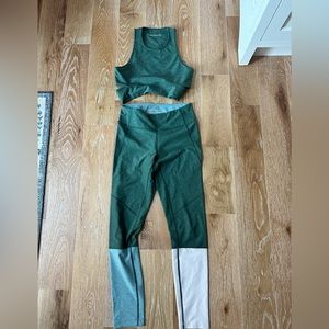 2 piece Outdoor Voices yoga activewear set. Dipped leggings/slashback crop top S